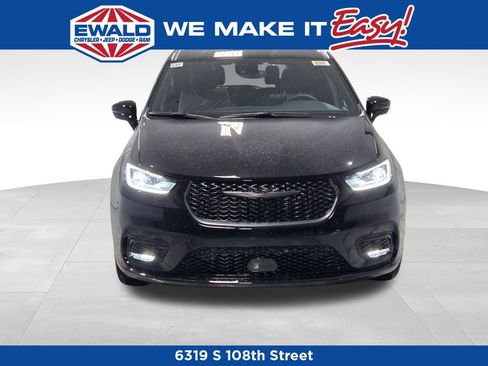 New 2026 Chrysler Pacifica Limited w/ S Appearance Package image 15