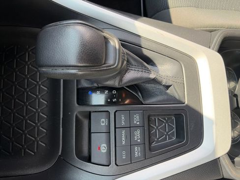 Used 2020 Toyota RAV4 LE w/ All Weather Liner Package AWD/4WD image 22