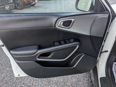 Used 2024 Kia Soul LX w/ Option Group 015 image 20