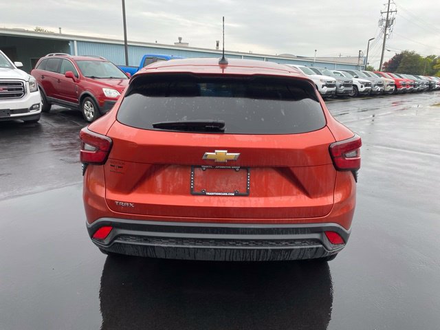 Used 2024 Chevrolet Trax LS w/ LS Convenience Package FWD image 21