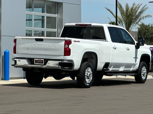 Used 2025 Chevrolet Silverado 2500 LT w/ Convenience Package AWD/4WD image 4