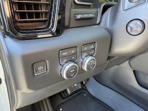 Used 2022 GMC Sierra 1500 AT4 w/ AT4 Premium Package image 9