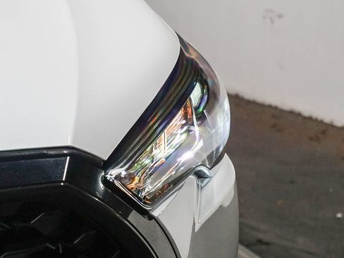 Certified 2022 Toyota Corolla Cross LE w/ Moonroof Package FWD image 8
