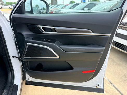 Used 2025 Kia Telluride S FWD image 11