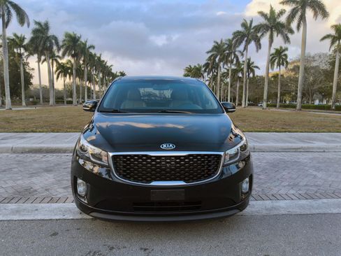 Used 2018 Kia Sedona SX image 3