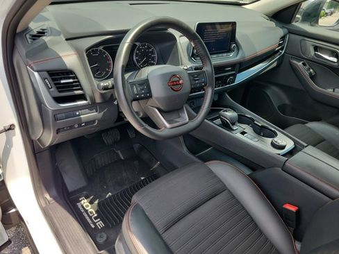 Used 2025 Nissan Rogue SV w/ Rock Creek Premium Package AWD/4WD image 4