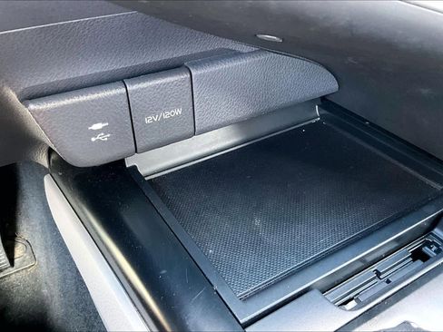 Used 2018 Toyota Camry XLE image 29