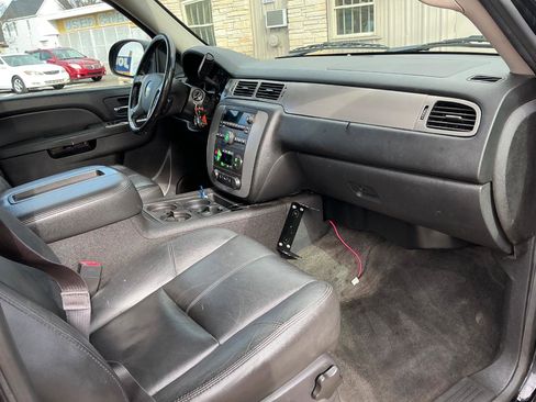 Used 2013 Chevrolet Avalanche LT w/ Suspension Package, Off-Road image 9