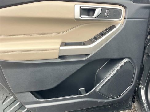 Used 2023 Ford Explorer XLT image 27