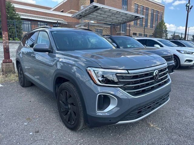 Used 2025 Volkswagen Atlas SE w/ Black Wheel Package AWD/4WD image 1