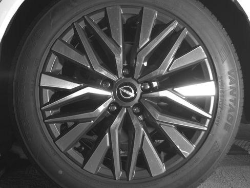 Used 2025 Nissan Altima 2.5 SV FWD image 12