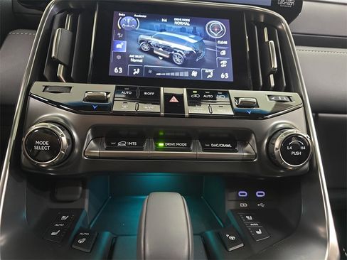 Certified 2025 Lexus LX 700h Luxury image 24