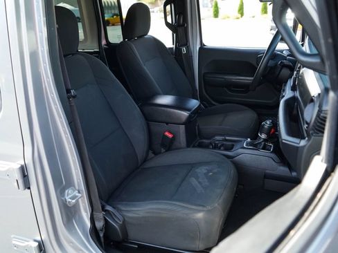 Used 2018 Jeep Wrangler Unlimited Sport AWD/4WD image 13