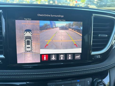 Used 2024 Chrysler Pacifica Limited FWD image 14