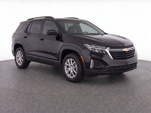Used 2024 Chevrolet Equinox LS w/ LS Convenience Package FWD image 2
