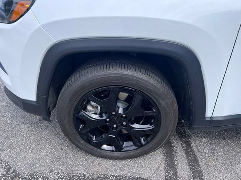 Used 2025 Jeep Compass Latitude w/ Altitude Special Edition AWD/4WD image 9
