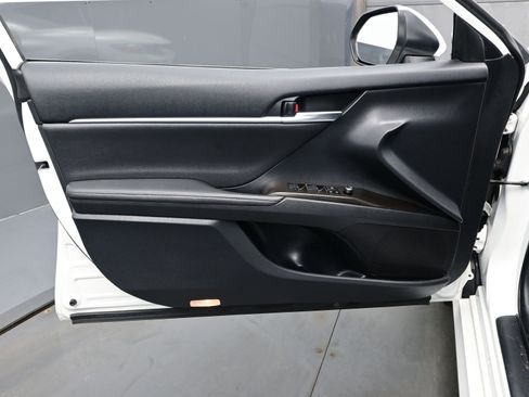 Used 2023 Toyota Camry XLE image 9