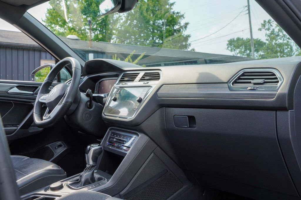 Used 2022 Volkswagen Tiguan SEL R-Line AWD/4WD image 40