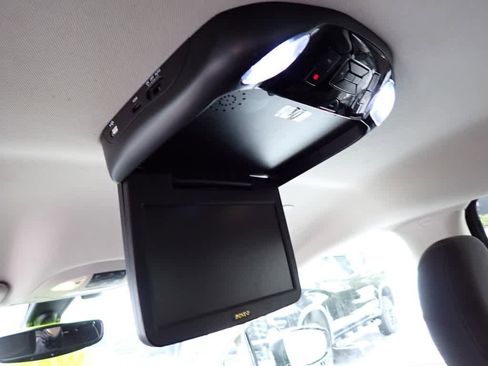 Used 2020 Chrysler Pacifica Touring image 20