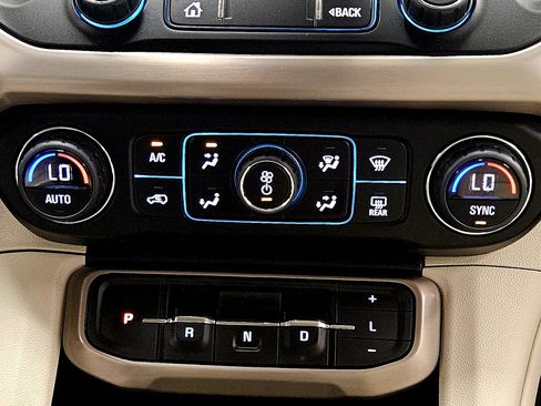 Used 2023 GMC Acadia Denali image 28