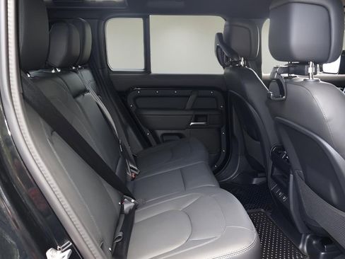 New 2025 Land Rover Defender 110 X-Dynamic SE AWD/4WD image 17
