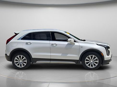 Used 2023 Cadillac XT4 Premium Luxury w/ Technology Package FWD image 4
