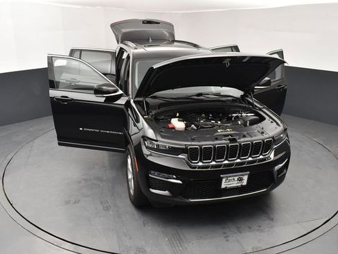 Used 2023 Jeep Grand Cherokee Limited image 25