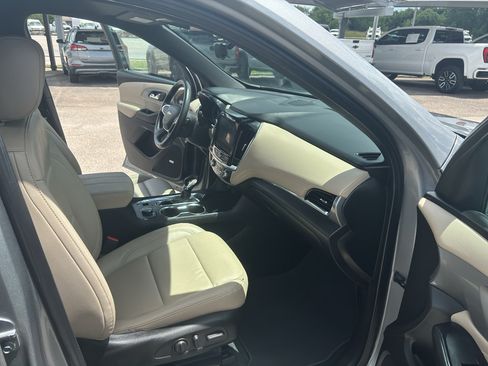 Used 2023 Chevrolet Traverse LT w/ LT Premium Package FWD image 18