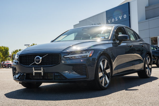 Certified 2024 Volvo S60 T8 Ultimate w/ Climate Package AWD/4WD image 3