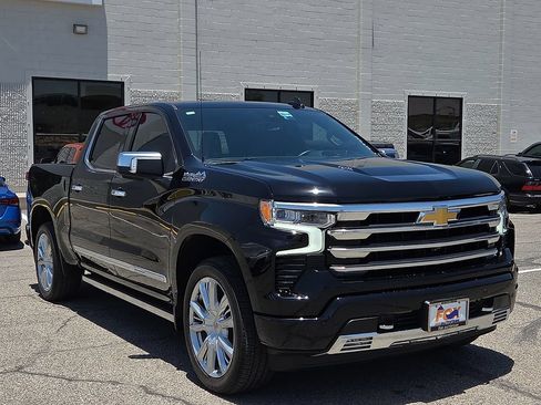 Used 2025 Chevrolet Silverado 1500 High Country AWD/4WD image 6