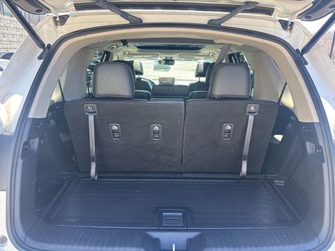 Used 2023 Honda Pilot Touring image 5