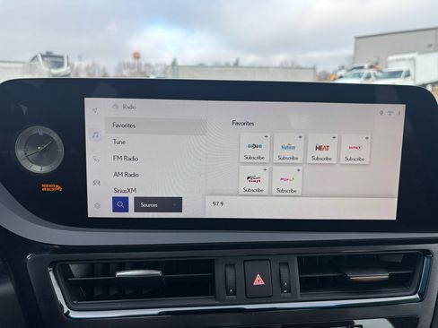 Used 2023 Lexus ES 350 w/ Luxury Package image 21