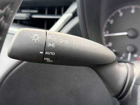 Used 2025 Toyota Corolla Cross LE FWD image 28
