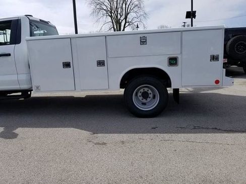New 2025 Ford F550 4x4 Regular Cab Super Duty image 5