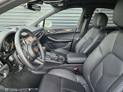 Used 2025 Porsche Macan AWD/4WD image 26