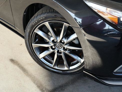 Used 2018 MAZDA MAZDA3 Touring w/ Appearance Package image 3