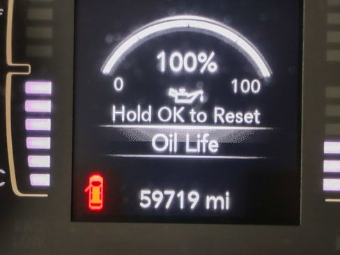 Used 2019 Jeep Cherokee Latitude Plus w/ Comfort/Convenience Group image 16