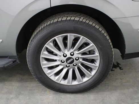 Used 2019 Lincoln Navigator Premiere image 40