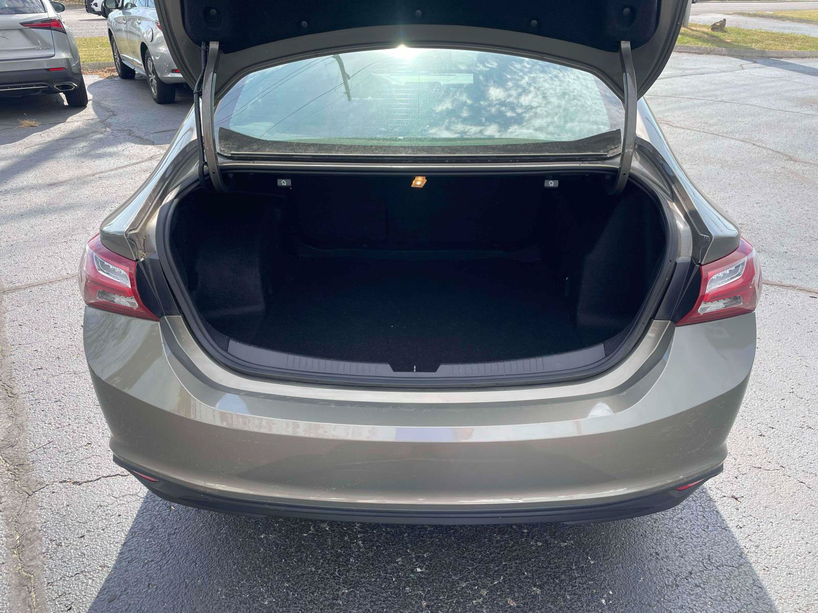 Used 2020 Chevrolet Malibu LT w/ Leather Package FWD image 7
