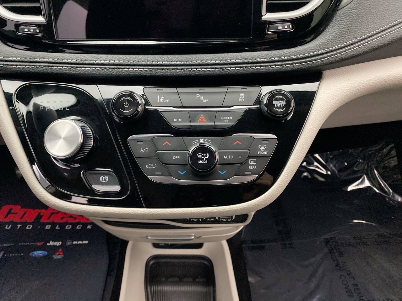 Used 2023 Chrysler Pacifica Touring-L FWD image 21