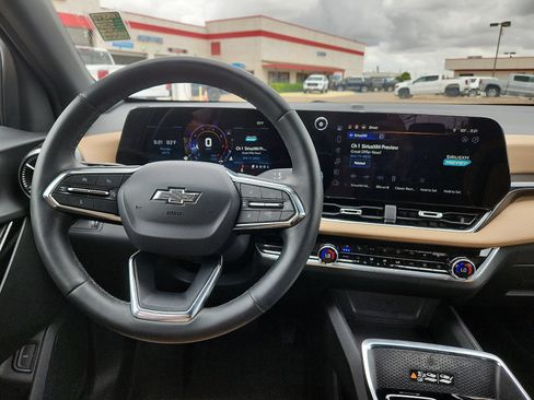 Used 2025 Chevrolet Equinox ACTIV w/ Safety and Technology Package FWD image 13