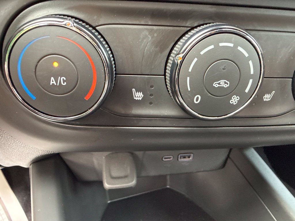 Used 2024 Chevrolet Trax RS FWD image 30