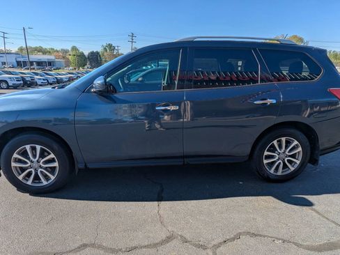 Used 2015 Nissan Pathfinder S image 4