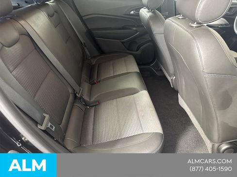 Used 2025 Chevrolet Trax LT FWD image 18
