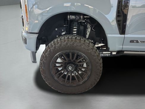Used 2026 Ford F250 Platinum AWD/4WD image 9
