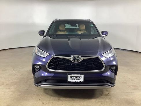 Used 2023 Toyota Highlander Platinum AWD/4WD image 2