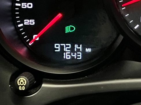 Used 2017 Porsche Macan S image 25