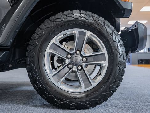 Used 2018 Jeep Wrangler Unlimited Sahara AWD/4WD image 23