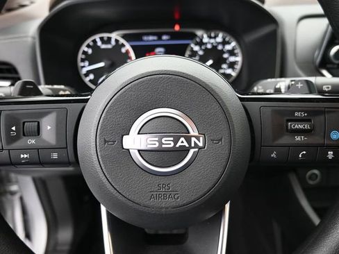 Used 2023 Nissan Rogue SV image 30