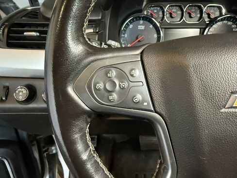 Used 2018 Chevrolet Suburban Premier image 9